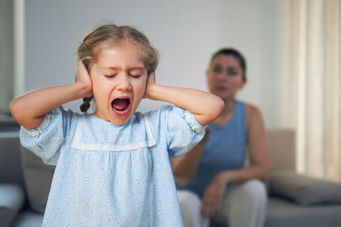 אל תכריחו את הילדים להקשיב להסברים על הווירוס (צילום: Shutterstock)
