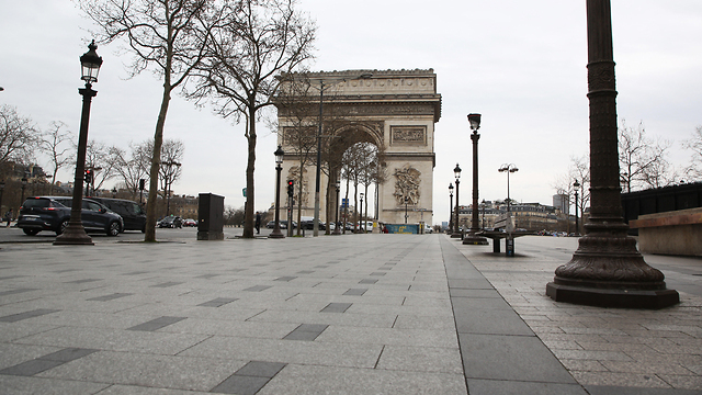 נגיף קורונה צרפת רחובות ריקים פריז (צילום: mct)