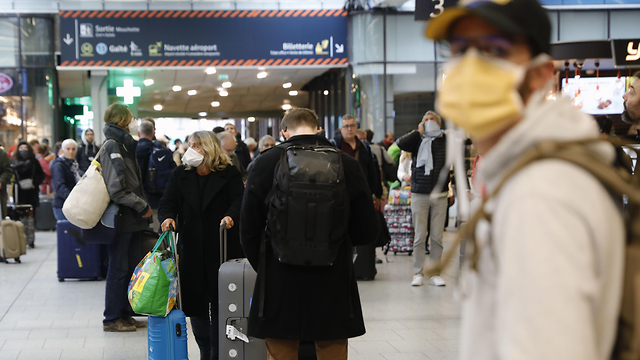פריז סגר צרפת נגיף קורונה תושבים עוזבים תחנת רכבת (צילום: AFP)