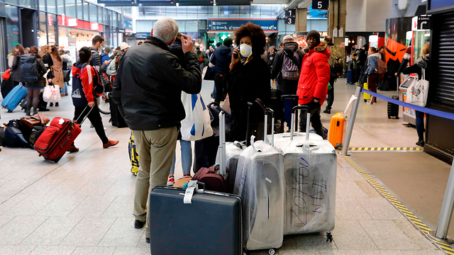 פריז סגר צרפת נגיף קורונה תושבים עוזבים תחנת רכבת (צילום: AFP)