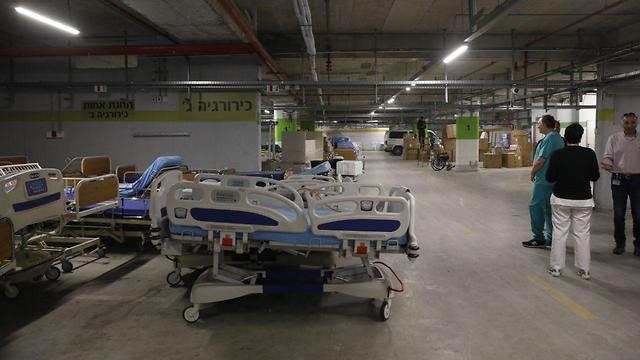 Подготовка нового отделения интенсивной терапии в больнице "Шиба" (Тель ха-Шомер). Фото: Надав Абес, Шауль Голан
