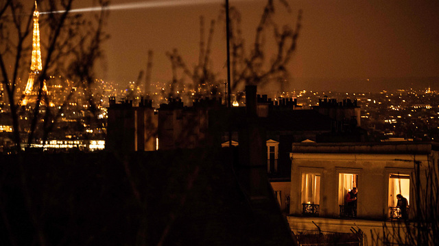 צרפת פריז נגיף קורונה מרפסות (צילום: AFP)