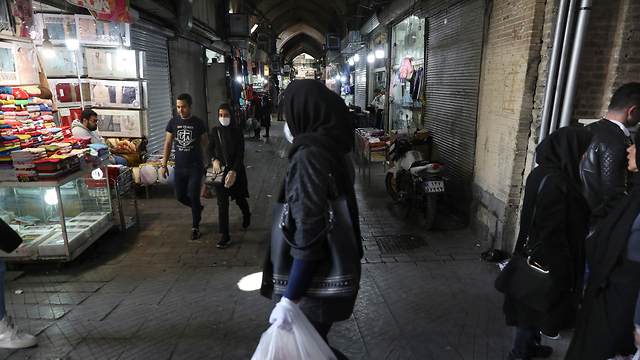 איראן נגיף קורונה הבזאר הגדול טהרן (צילום: AP)