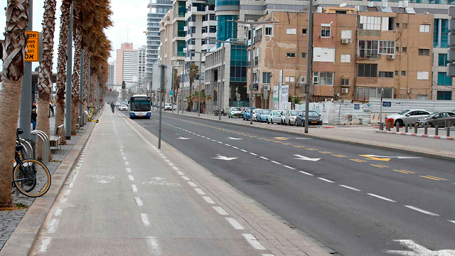 רחוב בתל אביב ריק (צילום: AFP)