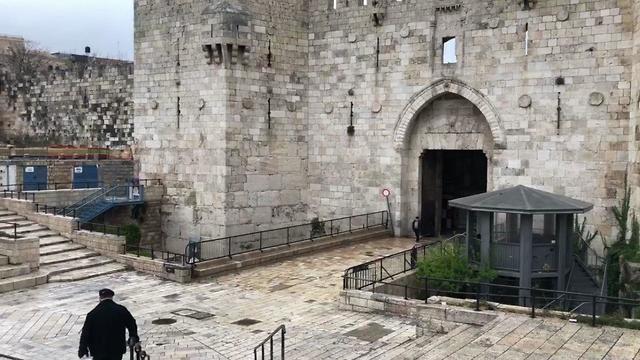 ימי קורונה שער שכם ירושלים ריק העיר העתיקה ()