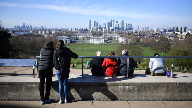 בריטניה נגיף קורונה פארק לונדון אנשים לא שומרים מרחק (צילום: gettyimages)