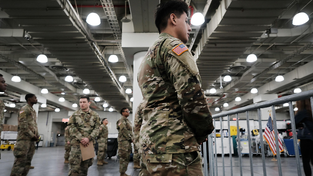 חיילים המשמר הלאומי הסבת מרכז כנסים ל מרכז רפואי ניו יורק נגיף קורונה ארה