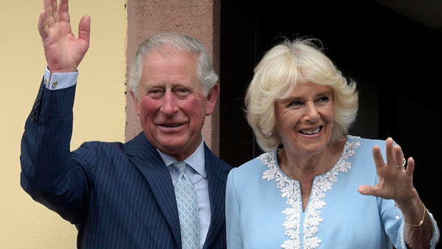 בריטניה הנסיך צ'רלס צ'ארלס נדבק נגיף קורונה עם אשתו קמילה (צילום: AP)