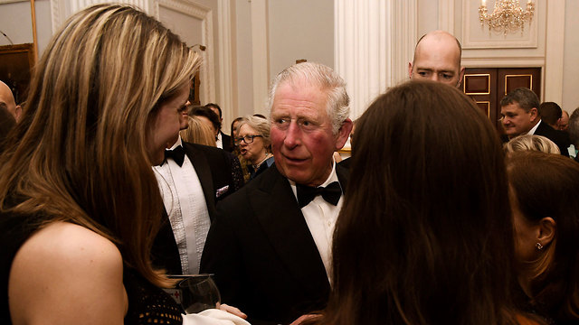 בריטניה הנסיך צ'רלס צ'ארלס נדבק נגיף קורונה ארוחת ערב לונדון 12 מרץ (צילום: AP)