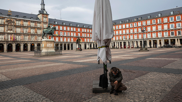 נגיף קורונה חסרי בית הומלסים ספרד מדריד (צילום: AP)