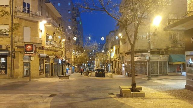 רחוב בן יהודה בירושלים לאחר פרסום הנחיות חדשות של משרד הבריאות (צילום: אלי מנדלבאום)