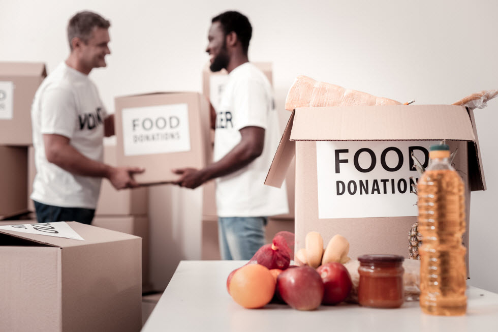 תרומת מזון לנזקקים (צילום: shutterstock)
