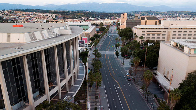 רחובות וכבישים ריקים בלוס אנג'לס בעקבות הקורונה (צילום: AFP)