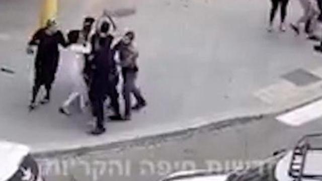  שוטרים הותקפו בקריית אתא (צילום: חדשות חיפה והקריות)