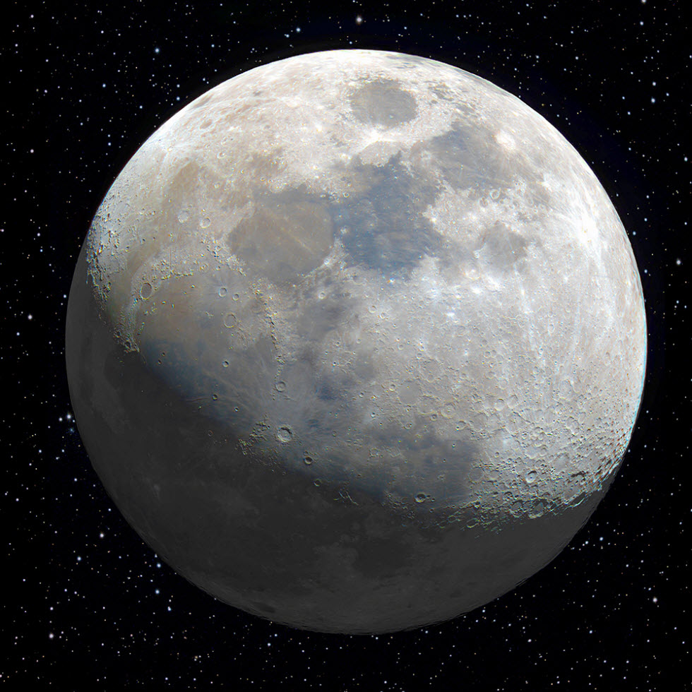 קומפוזיציה של שלוש תמונות המורכבות יחדיו בחשיפות שונות: הירח בחלקו המואר, הירח בחלקו החשוך ורקע הכוכבים.  (צילום: דוד דייג)