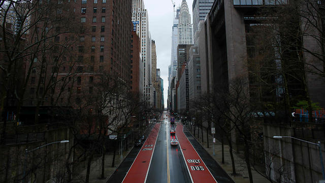 השדרה ה-42 בניו יורק ריקה מאנשים (צילום: AFP)