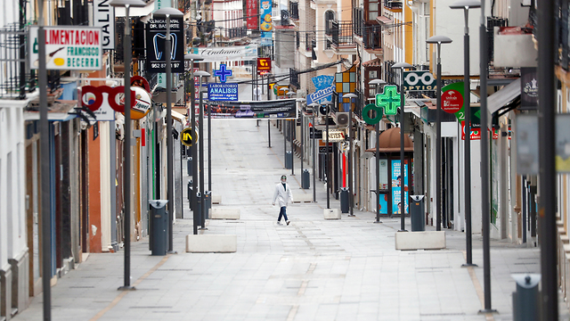 נגיף קורונה ספרד רחוב ריק בעיר רונדה (צילום: רויטרס)