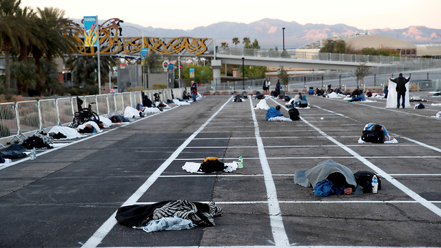 מקלט מאולתר ב חניון ל חסרי בית לאס וגאס  נגיף קורונה (צילום: רויטרס)