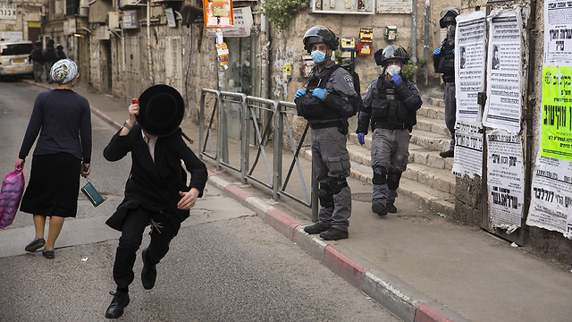 אכיפת המשטרה בשכונת מאה שערים בירושלים (צילום: gettyimages)