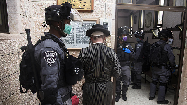 אכיפת המשטרה בשכונת מאה שערים בירושלים (צילום: gettyimages)