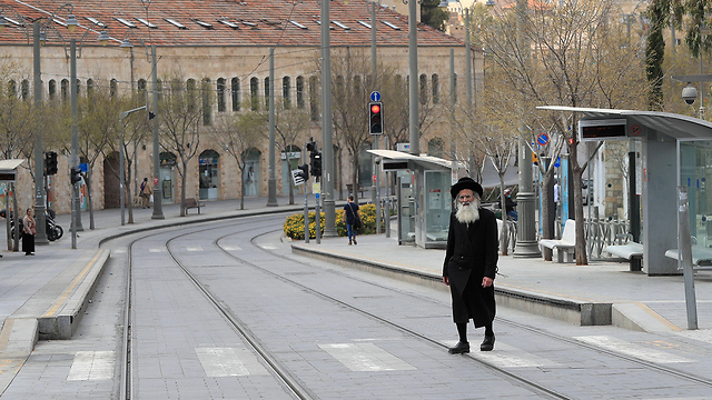 רחוב יפו בירושלים ריק (צילום: AFP)