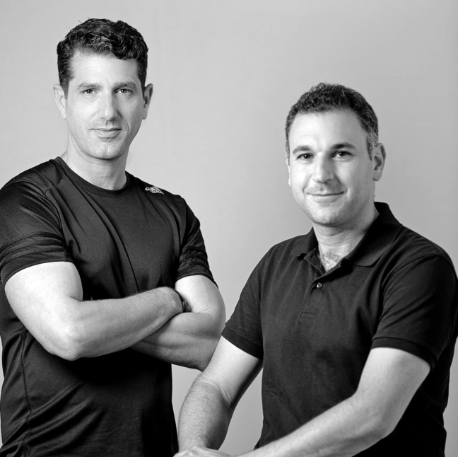 אחישי סרדס (מימין) ודניאל בראל, מייסדי .REE "בכל העולם חסרים נהגים" | צילום: יובל חן
