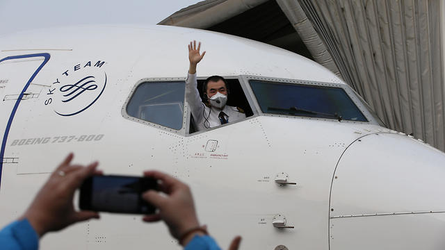 שדה תעופה צוותים רפואיים עוזבים את ווהאן אחרי הסרת ה סגר סין (צילום: רויטרס)