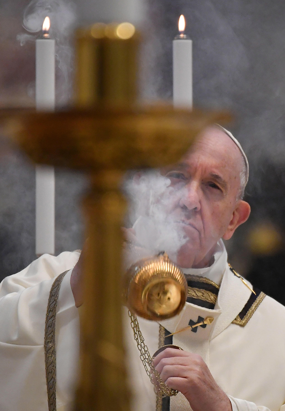 האפיפיור אפיפיור פרנסיסקוס בזיליקת פטרוס הקדוש חג הפסחא פסחא (צילום: EPA)