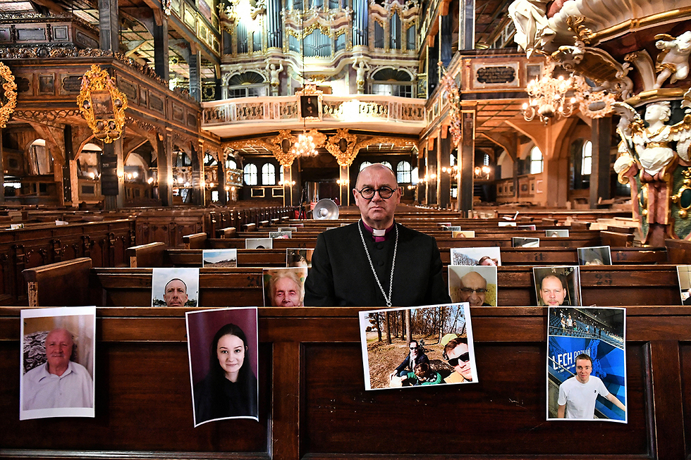 סנייז'קה פולין טקס ריק ב כנסייה ב חג הפסחא פסחא (צילום: EPA)