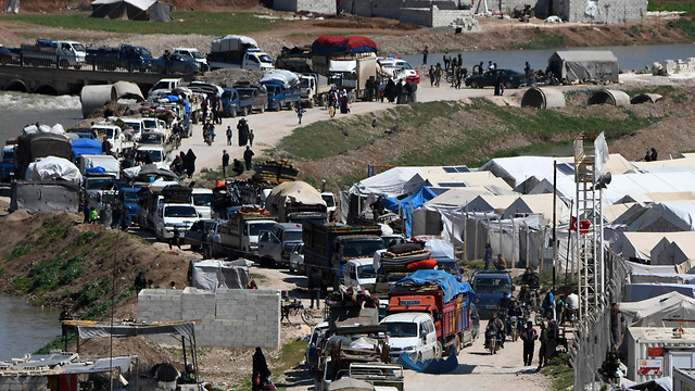 סוריה פליטים סורים בגבול טורקיה חוזרים לבתיהם מחוז חלב (צילום: AFP)