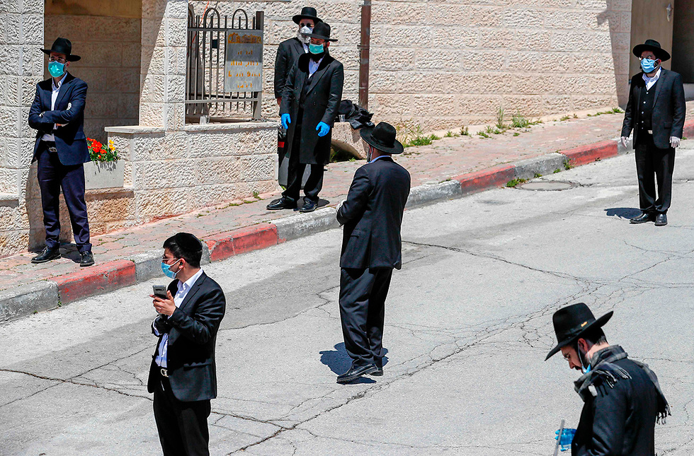 הלוויה הרב אליהו בקשי דורון  (צילום: AFP)