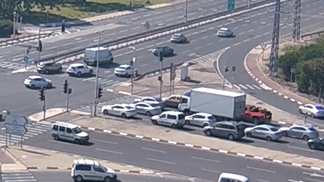 למרות הנחיות משרד הבריאות- הכבישים בישראל מלאים ברכבים (צילום: נתיבי ישראל)