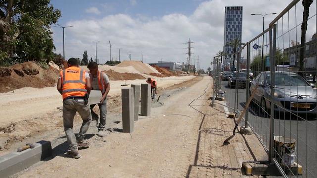 העבודות על הנתיבים המהירים בכבישי איילון בצל התפשטות נגיף הקורונה בישראל (צילום: ירון ברנר)