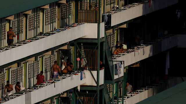 מעונות של עובדים זרים ב סינגפור שם יש התפרצות קורונה (צילום: רויטרס)