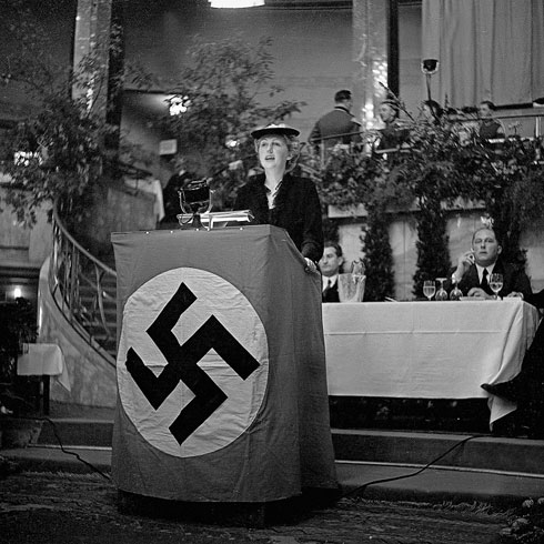 נאום נאצי במסגרת תצוגת אופנה בברלין, 1937 (צילום: archive uwe westphal@)
