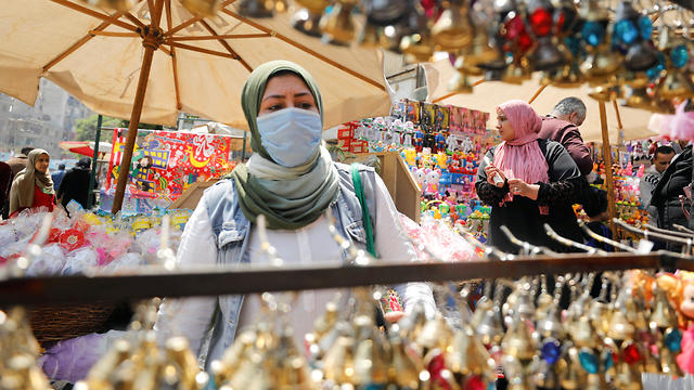 קניות בקהיר לקראת הרמדאן (צילום: רויטרס)