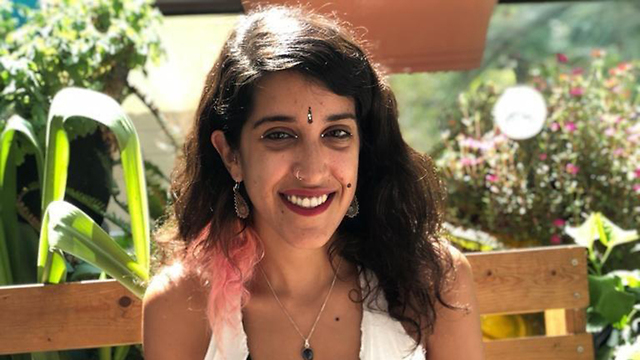 נעמה מויאל עובדת במסעדת מיט קיטשן בנמל תל אביב (צילום: דניאל מויאל)