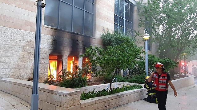 Пожар в мэрии Иерусалима. Фото: пресс-служба пожарной охраны