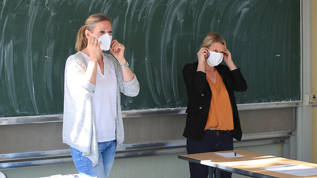 תלמידים מורים בית ספר תיכון פרייהר-ווום-שטיין בון גרמניה קורונה (צילום: רויטרס)