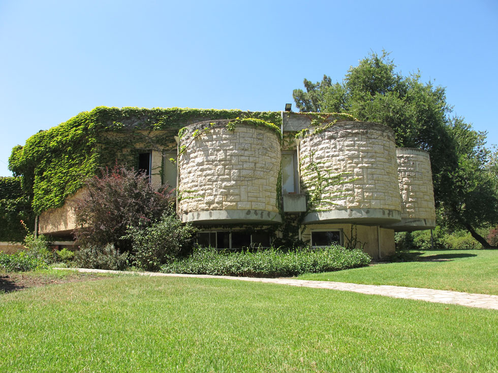  מועדון לחבר וספרייה בקיבוץ ברעם, על גבול לבנון. לישר תכנן מבנים רבים בתנועה הקיבוצית (צילום: מיכאל יעקובסון)