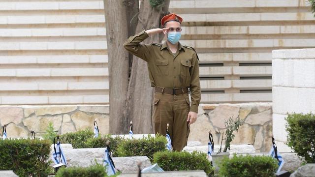 בית העלמין הצבאי בהר הרצל ביום הזיכרון (צילום: יהונתן ולצר, TPS)