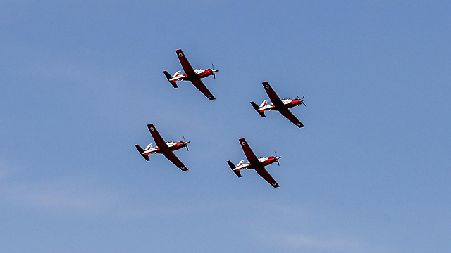 מטוסים מתאמנים לקראת מטס יום העצמאות (צילום: AFP)