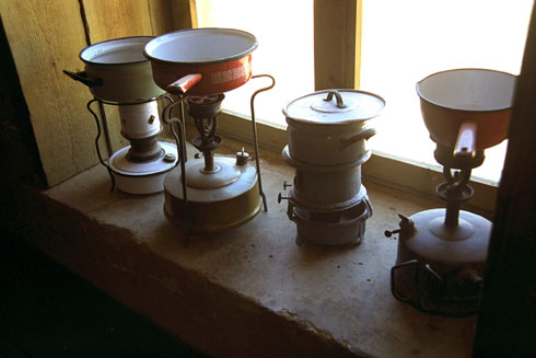 פעם, גם בלי תנור במאות שקלים אפשר היה להפיק ארוחה (צילום: משה מילנר,לעמ)