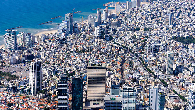 Исторический центр Тель-Авива. Башня "Меир Шалом" и улица Алленби. Фото: Исраэль Бардуго