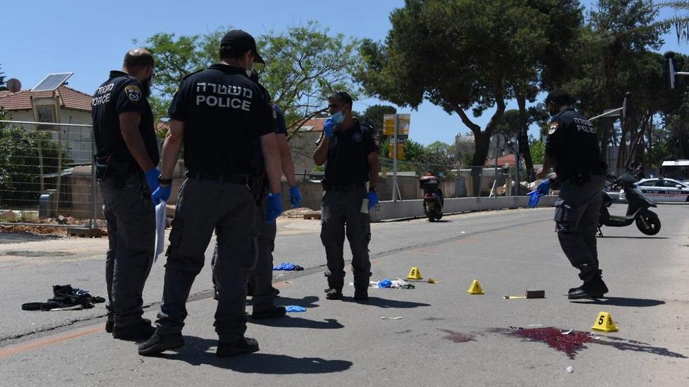 На месте теракта в Кфар-Сабе. Фото: пресс-служба полиции