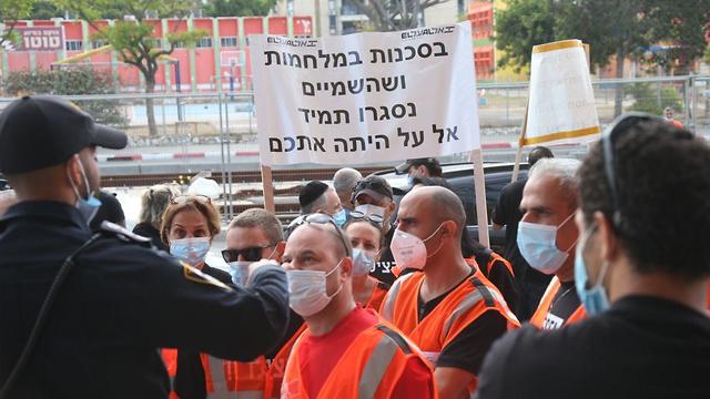 מחאת עובדי אל על- החברה רוצה למשוך כספים ששייכים לעובדים (צילום: מוטי קמחי)
