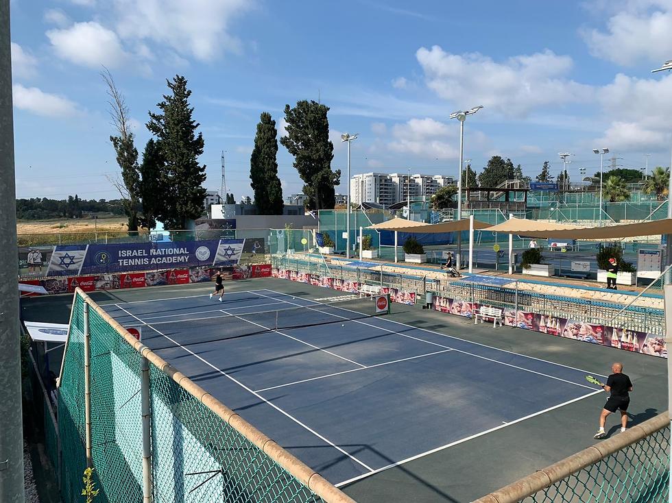 אימון במרכז הטניס ברמת השרון (צילום: לילו צרפתי)
