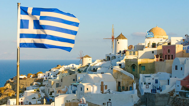 נגיף קורונה יוון תיירות תיירים כפר (צילום: shutterstock)