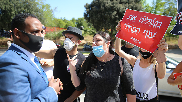 הפגנת ארגוני הגנים הפרטיים והגננות מול משכן הכנסת בזמן כינוס ועדת העבודה והרווחה (צילום: עמית שאבי)