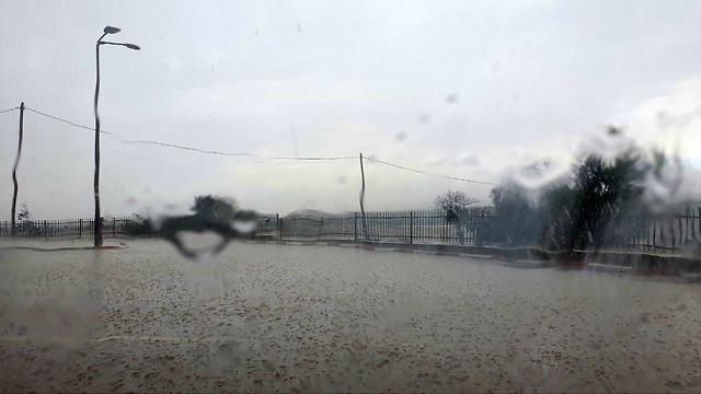 Перекресток Шокет под дождем. Фото: Рои Идан